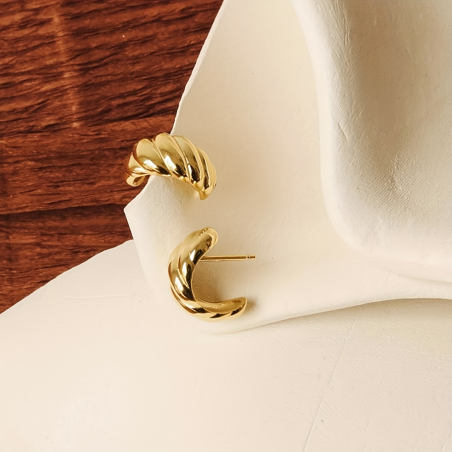 Women's Unique Minimalist Niche Design Stainless Steel Curved Ear Pin